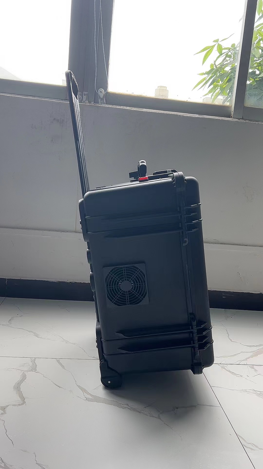 鹤城手拉箱型移动通信干扰器